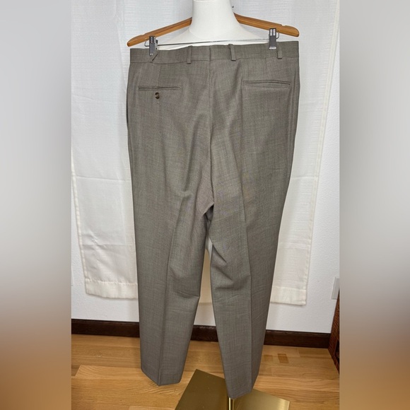 Lauren by Ralph Lauren Vintage Gray Wool Suit. - Picture 16 of 16